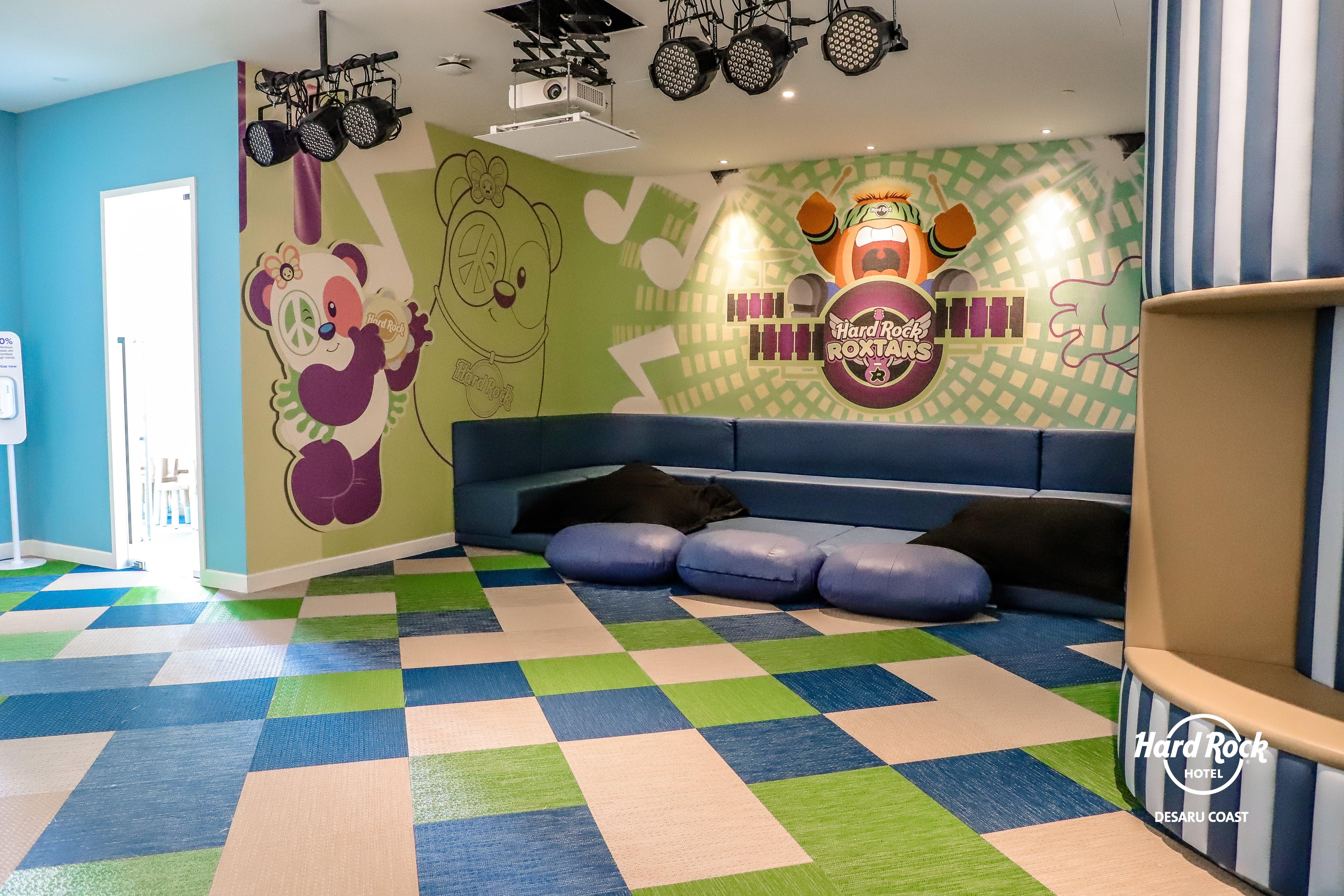 Hard Rock Hotel Desaru Coast Eksteriør billede The interior of the Hard Rock Hotel's kids club