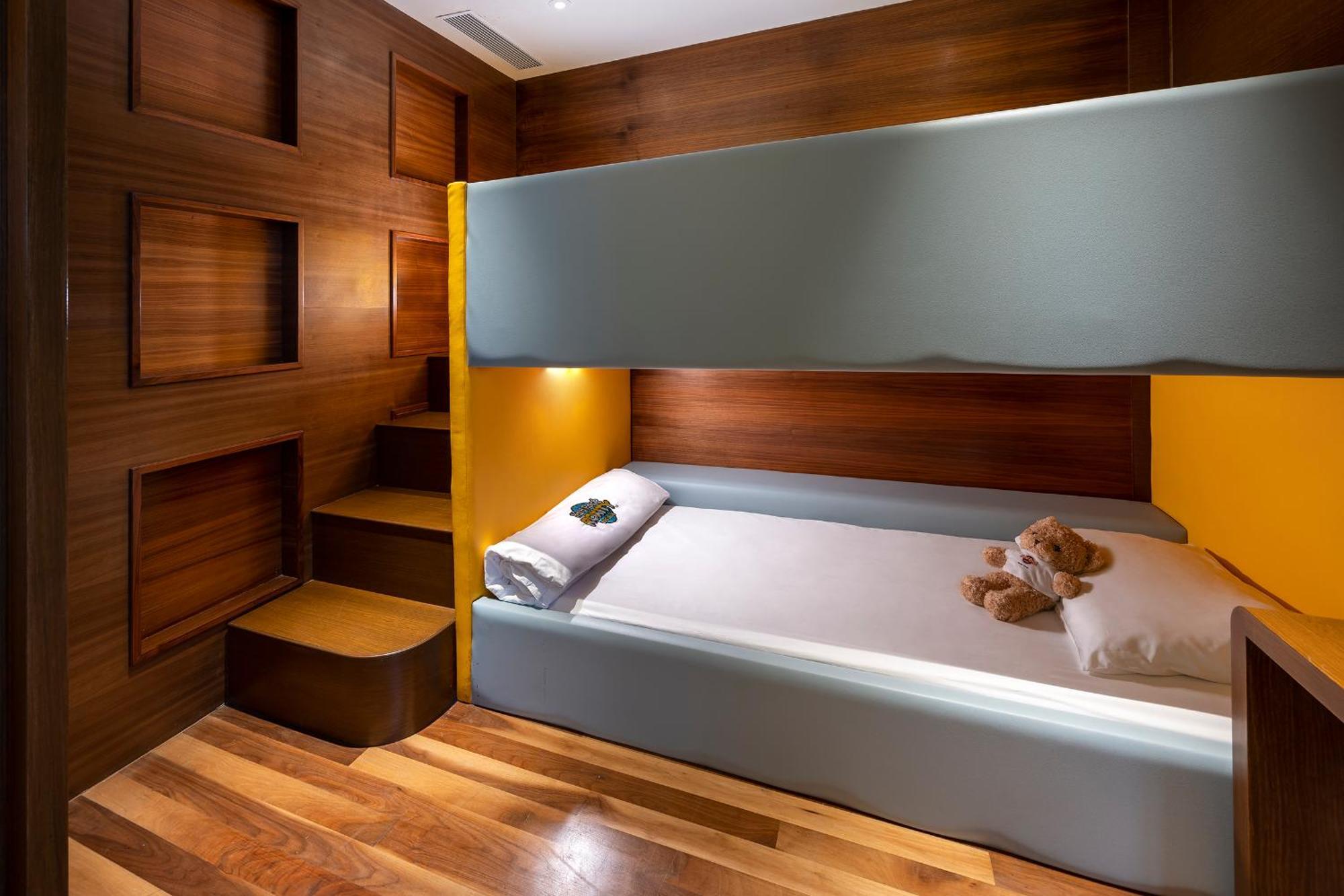 Hard Rock Hotel Desaru Coast Eksteriør billede A bunk bed