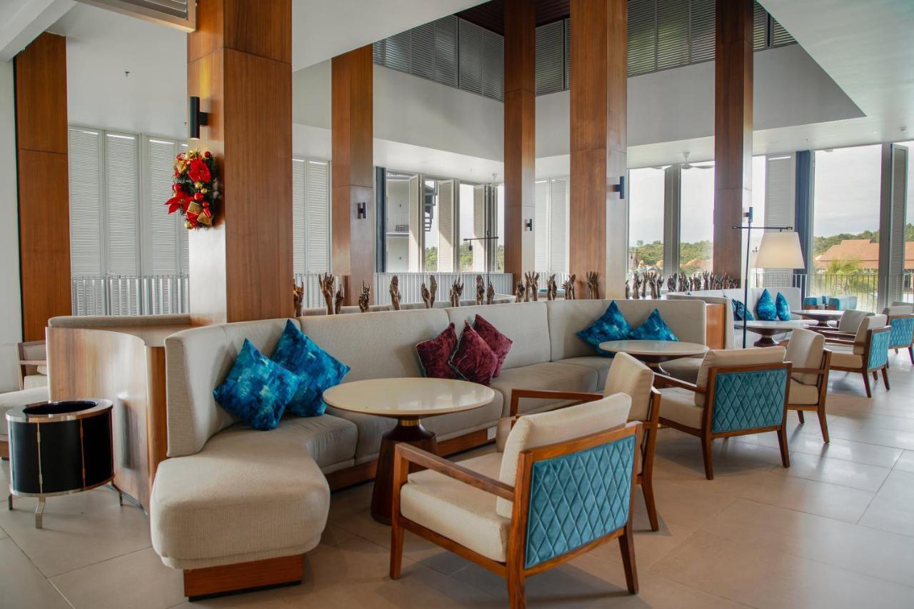 Hard Rock Hotel Desaru Coast Eksteriør billede The lounge at the airport