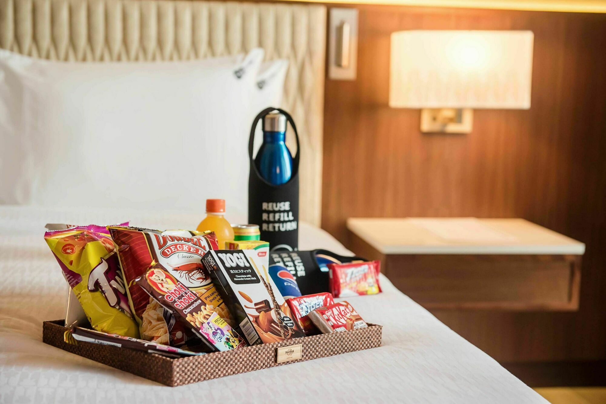 Hard Rock Hotel Desaru Coast Eksteriør billede A room service tray